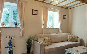Wesley House Holidays - Choice Of 2 Quirky Cottages In 4 Private Acres